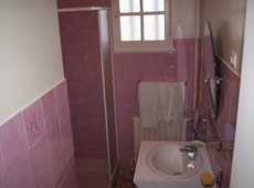 salle de bain lumineuse de la perigourdine