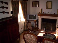 salon et chemine de la perigourdine